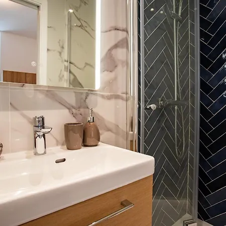 Iconic Ap4460 By Riviera Homes Apartment *